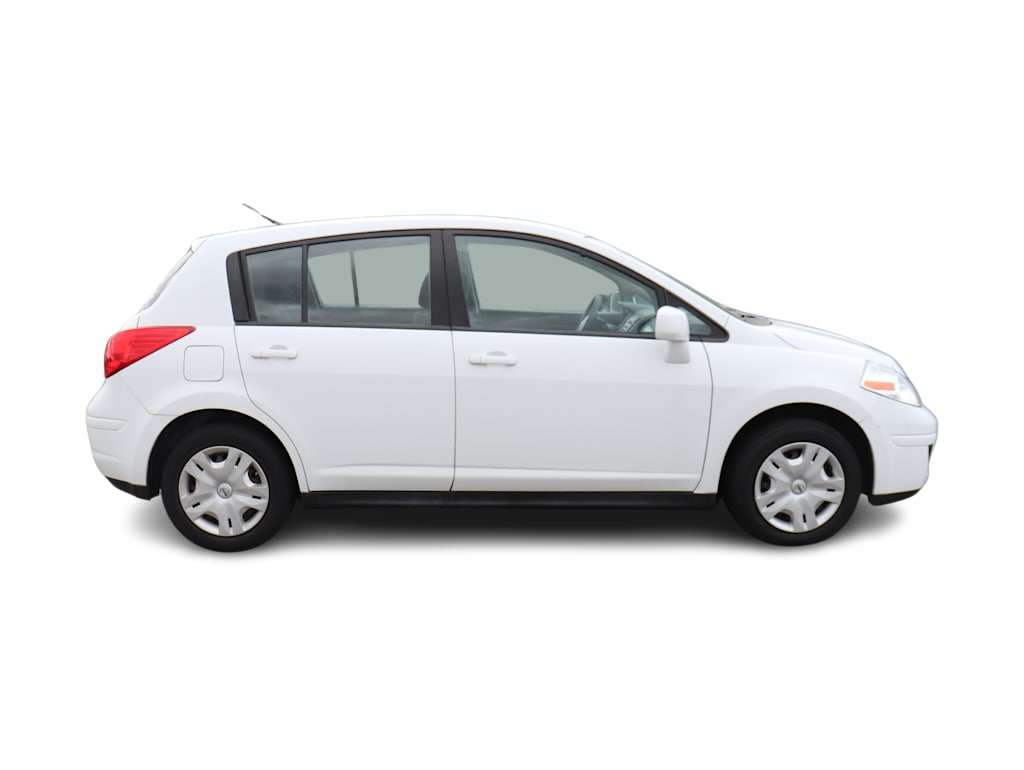 2011 Nissan Versa S 10