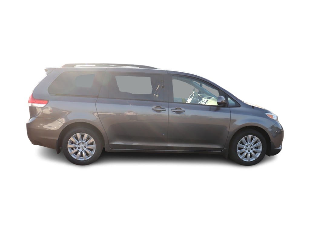 Thumbnail: 2013 Toyota Sienna - 10