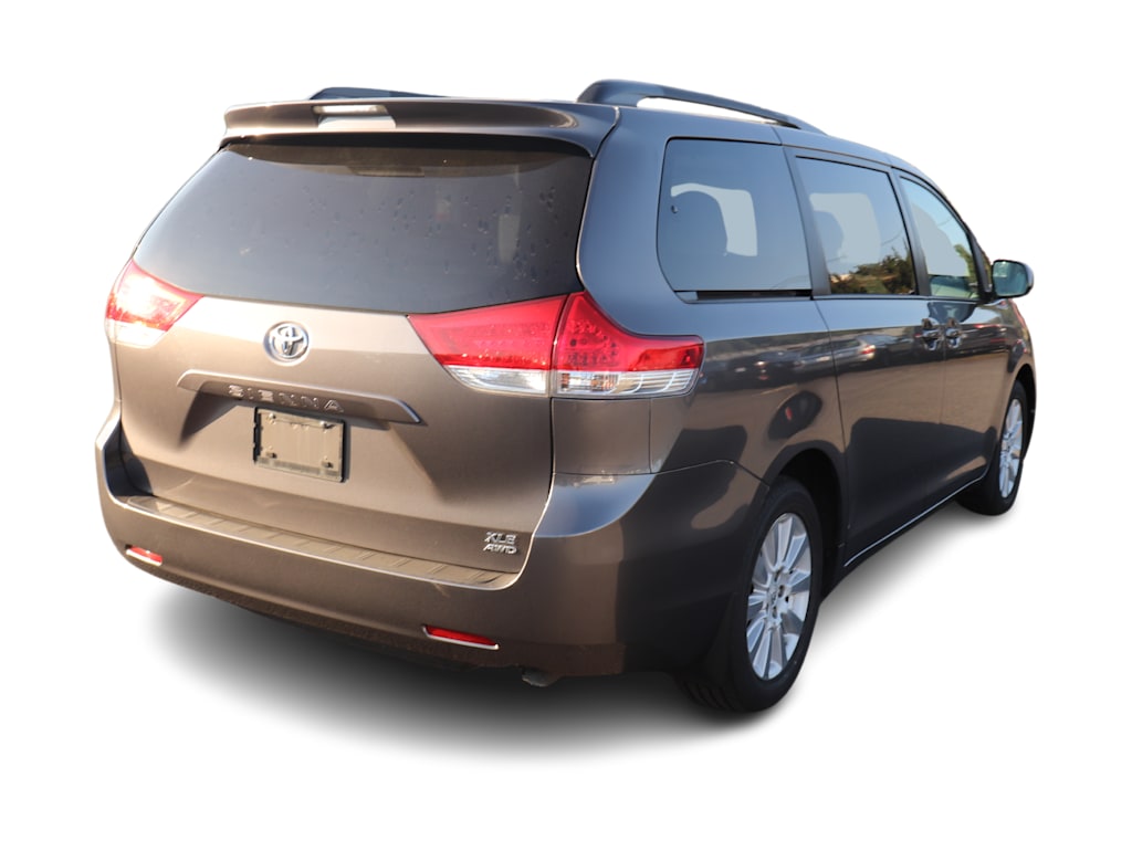 Thumbnail: 2013 Toyota Sienna - 11