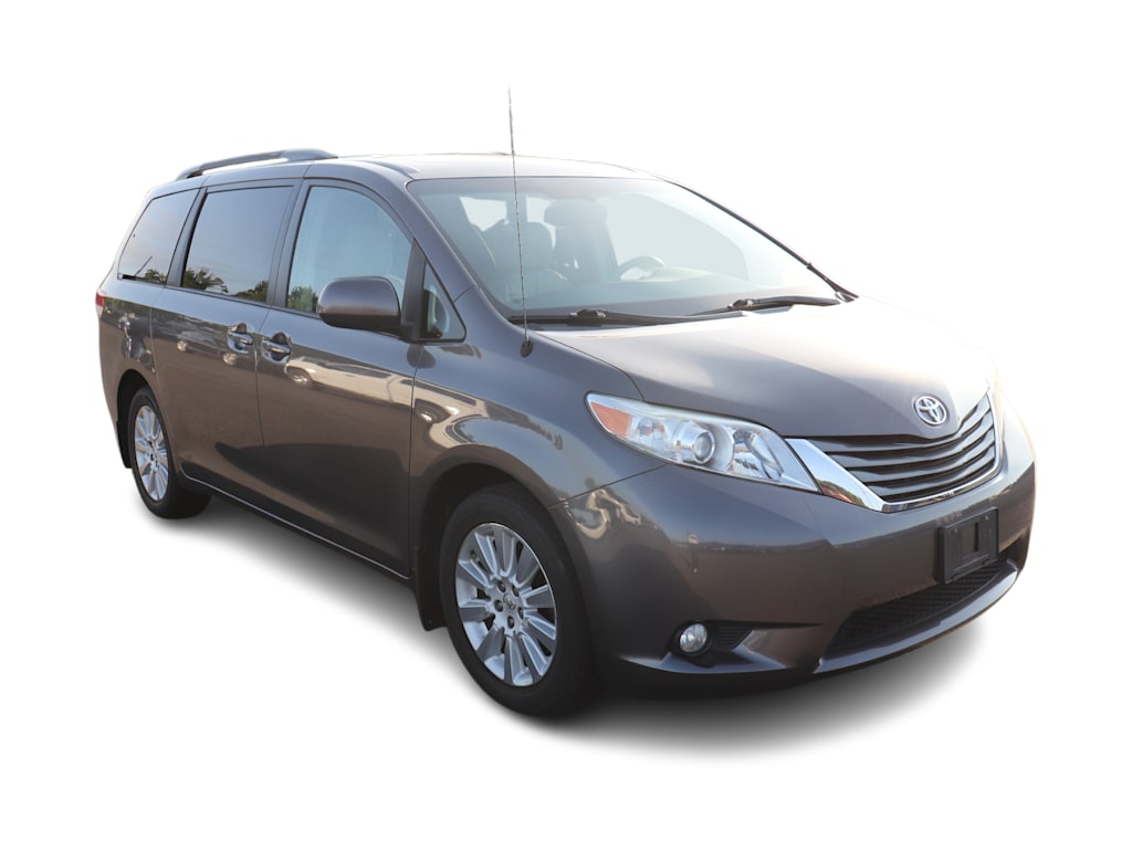 Thumbnail: 2013 Toyota Sienna - 9