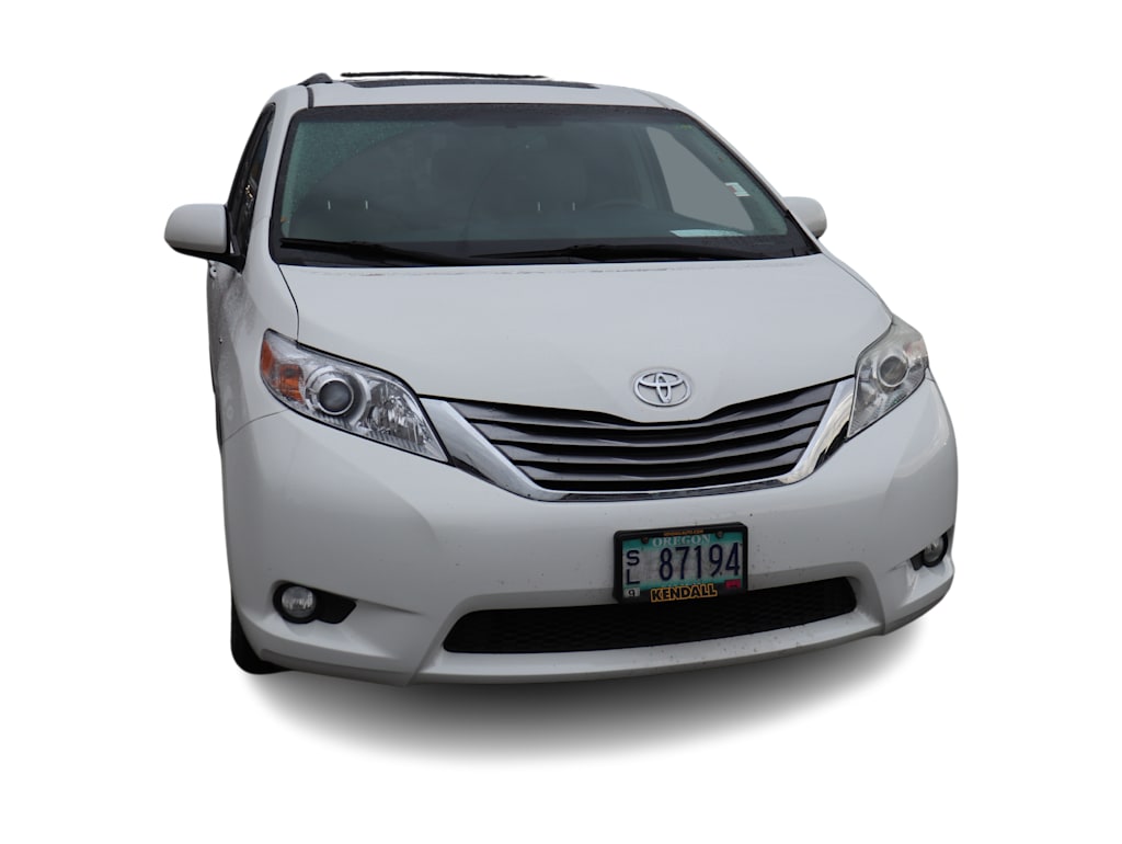 Thumbnail: 2017 Toyota Sienna - 9