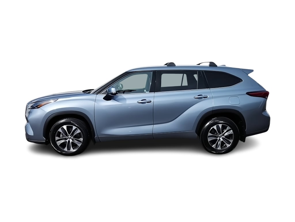 Thumbnail: 2022 Toyota Highlander - 22