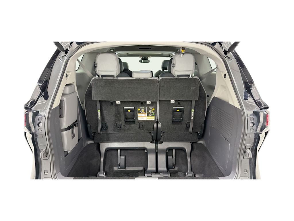 Thumbnail: 2022 Toyota Sienna - 17
