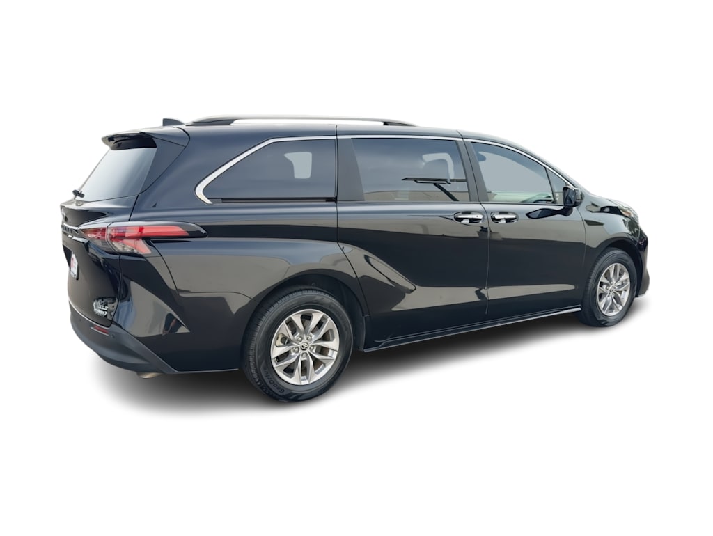 Thumbnail: 2022 Toyota Sienna - 22