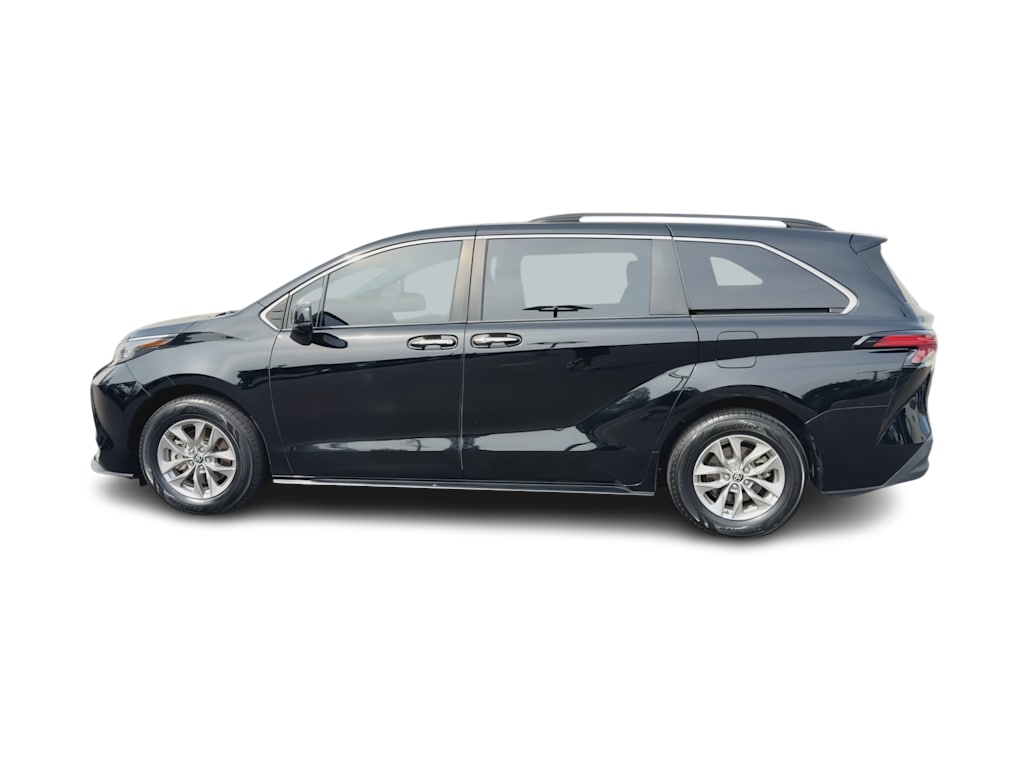 Thumbnail: 2022 Toyota Sienna - 3