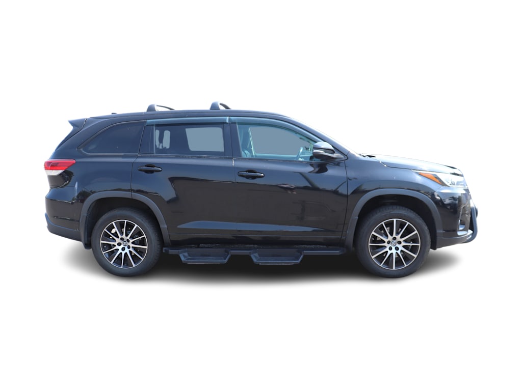 Thumbnail: 2017 Toyota Highlander - 10