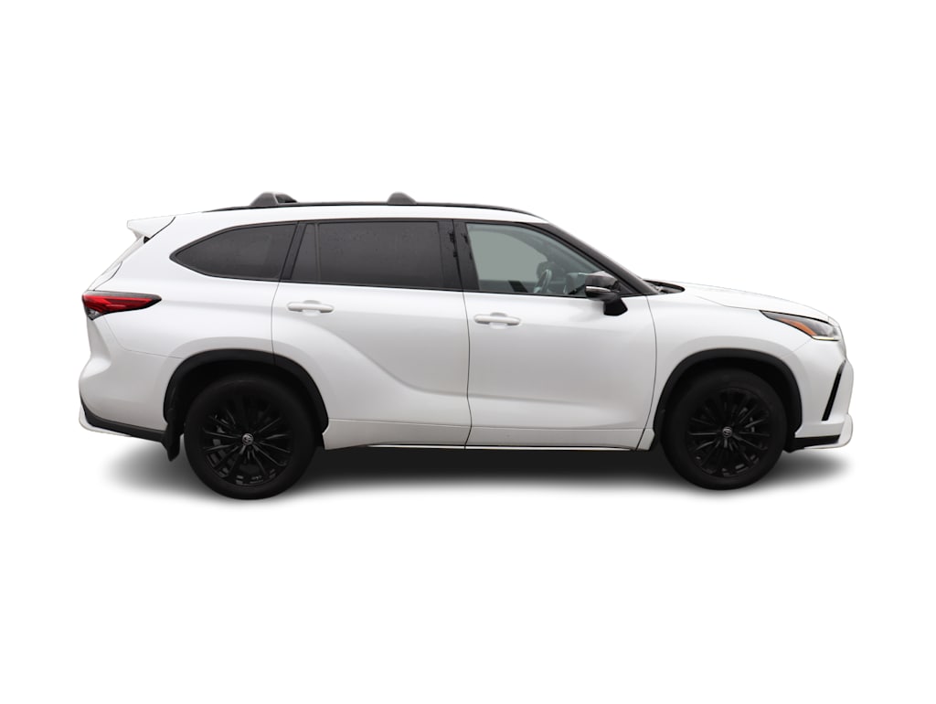 Thumbnail: 2023 Toyota Highlander - 10