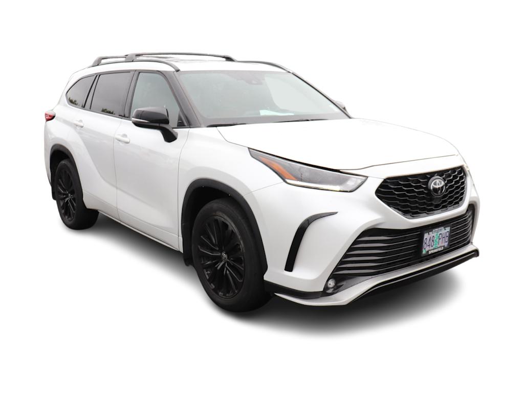 Thumbnail: 2023 Toyota Highlander - 9