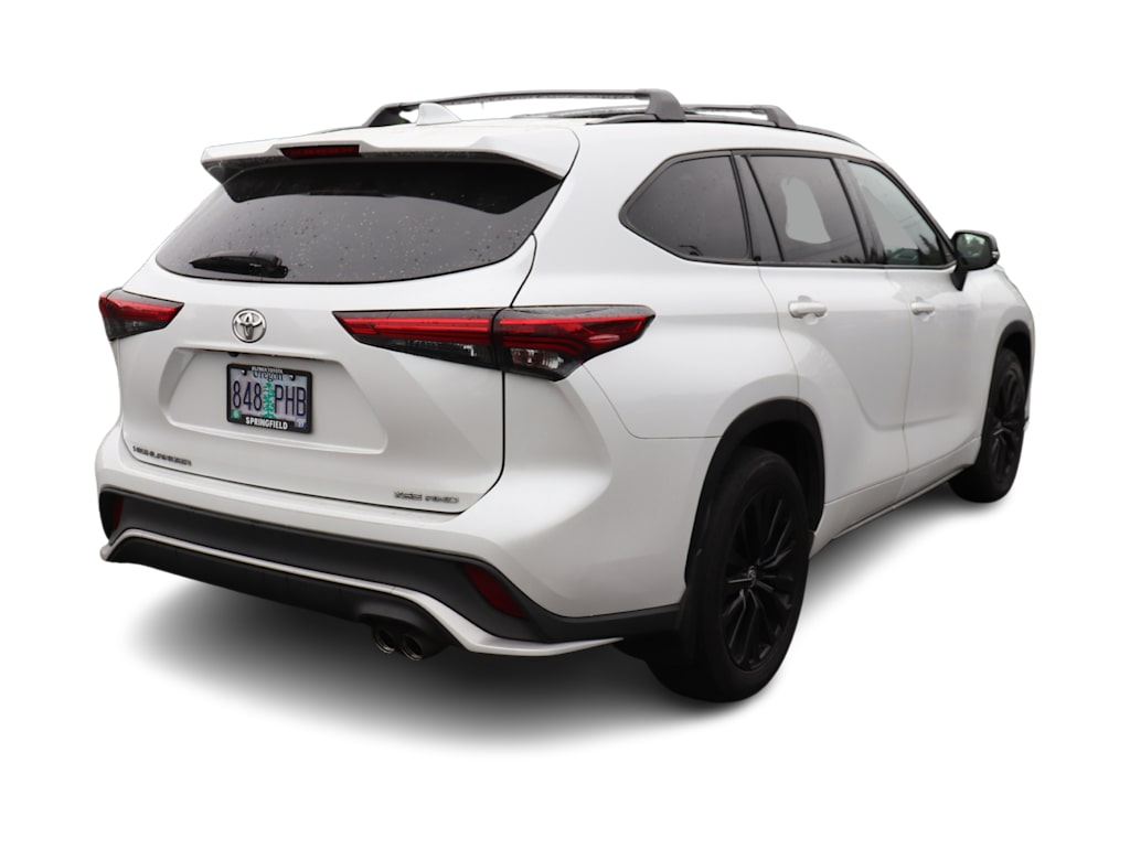 Thumbnail: 2023 Toyota Highlander - 11
