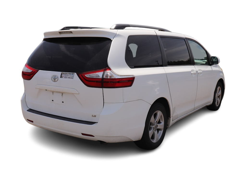 Thumbnail: 2015 Toyota Sienna - 11