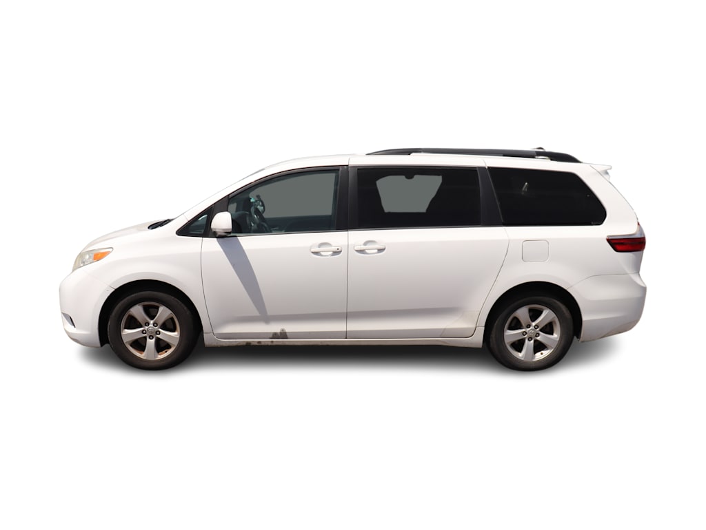 Thumbnail: 2015 Toyota Sienna - 3