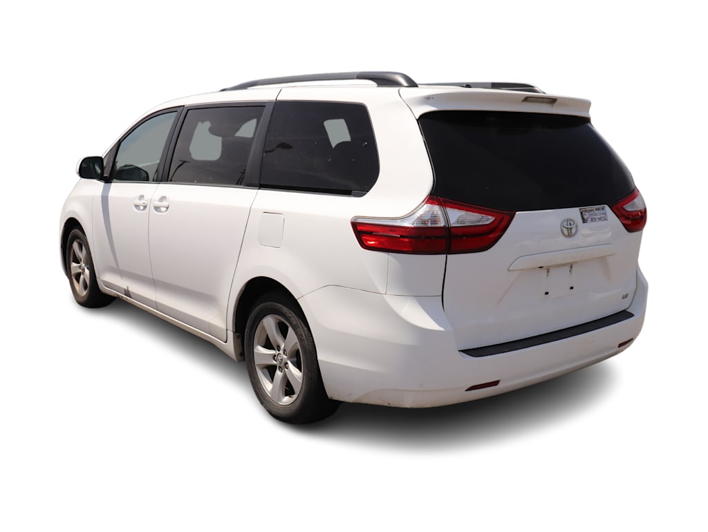Thumbnail: 2015 Toyota Sienna - 4