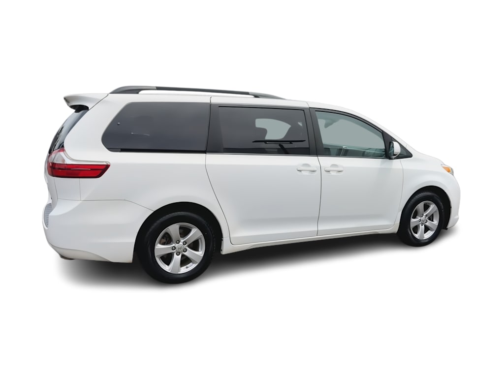 Thumbnail: 2015 Toyota Sienna - 22