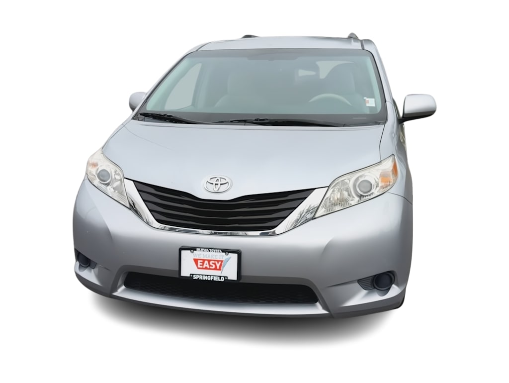 Thumbnail: 2013 Toyota Sienna - 6