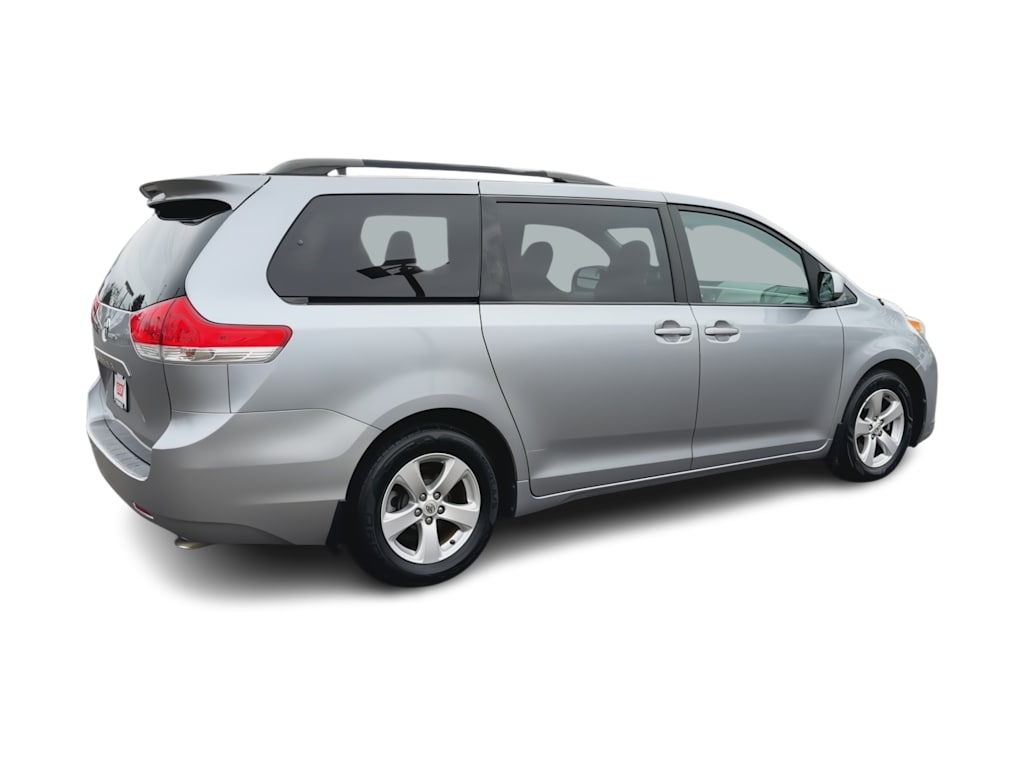Thumbnail: 2013 Toyota Sienna - 22