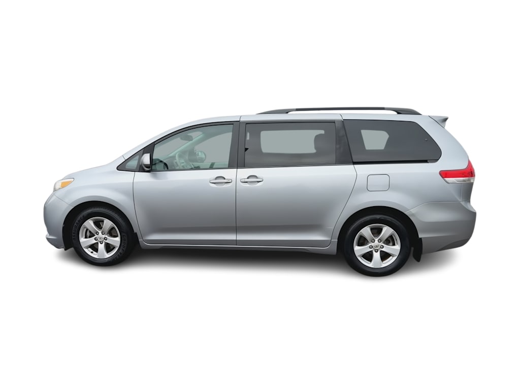 Thumbnail: 2013 Toyota Sienna - 21