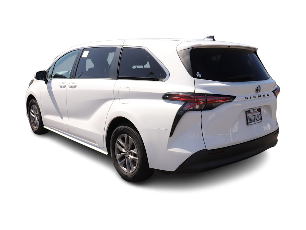 Thumbnail: 2022 Toyota Sienna - 4