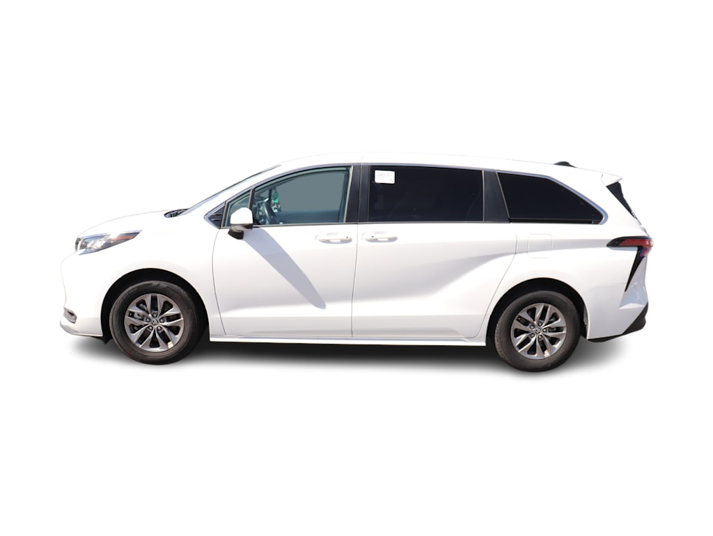 Thumbnail: 2022 Toyota Sienna - 3