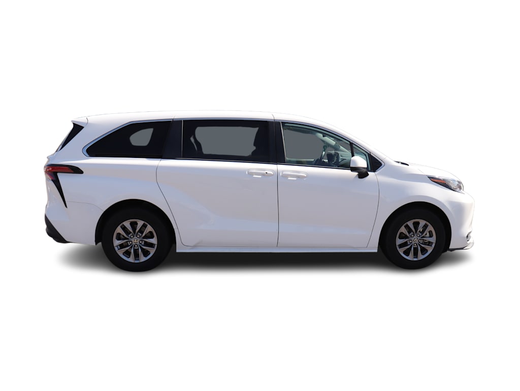 Thumbnail: 2022 Toyota Sienna - 10