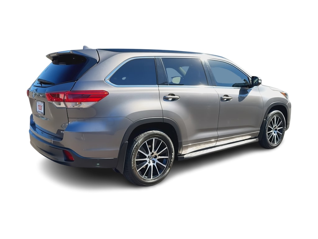 Thumbnail: 2017 Toyota Highlander - 23