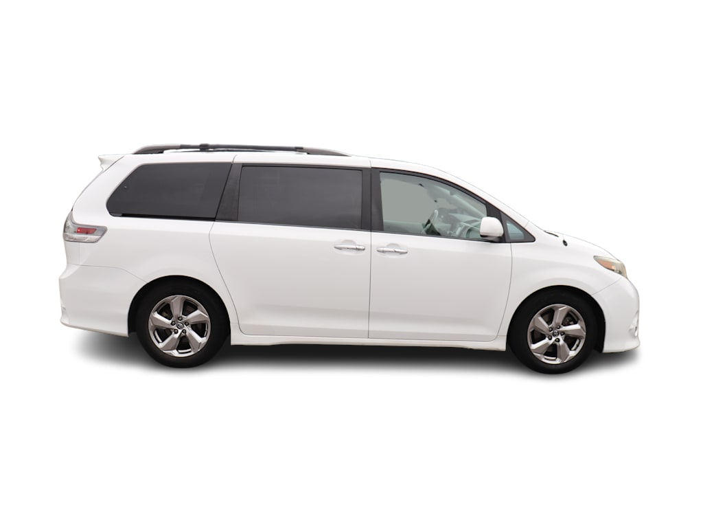 Thumbnail: 2014 Toyota Sienna - 9