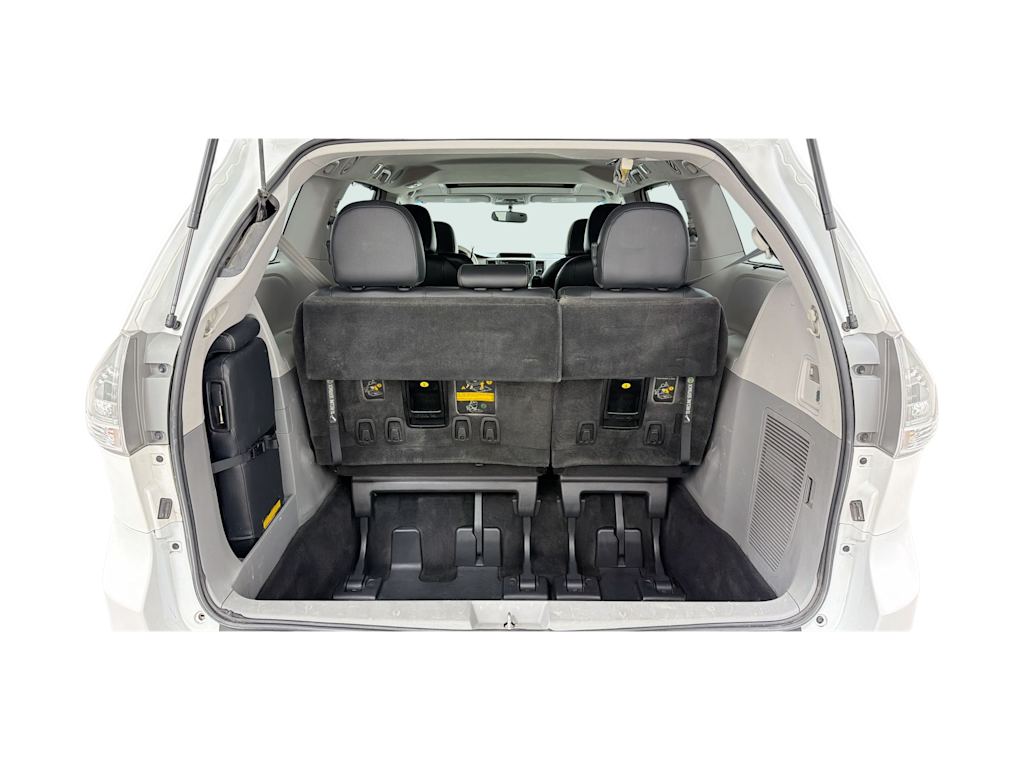 Thumbnail: 2014 Toyota Sienna - 17