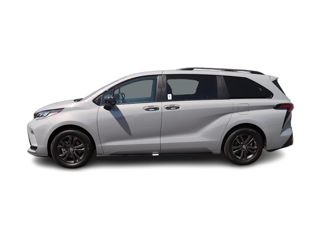 Thumbnail: 2026 Toyota Sienna - 3