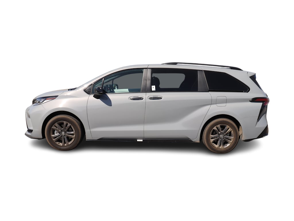 Thumbnail: 2026 Toyota Sienna - 3