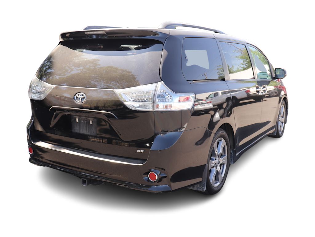 Thumbnail: 2017 Toyota Sienna - 10