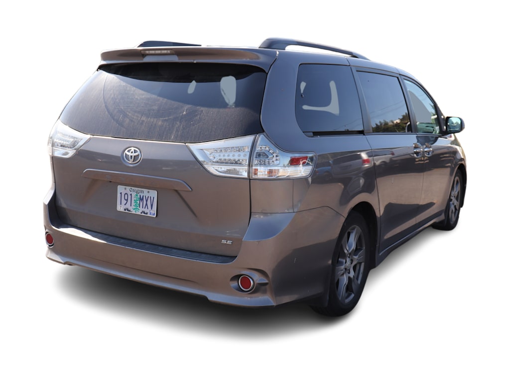 Thumbnail: 2017 Toyota Sienna - 11