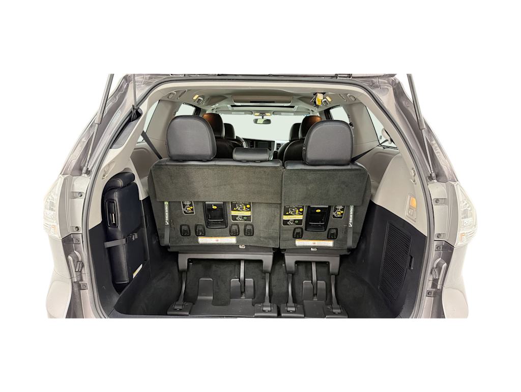 Thumbnail: 2017 Toyota Sienna - 17