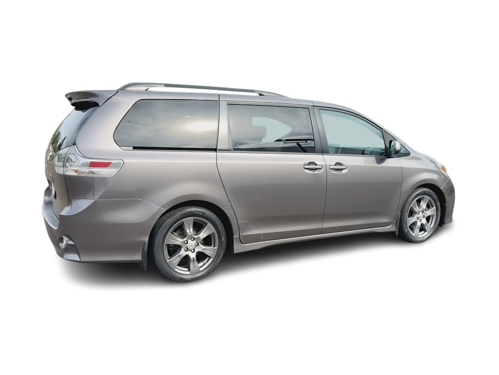 Thumbnail: 2017 Toyota Sienna - 22