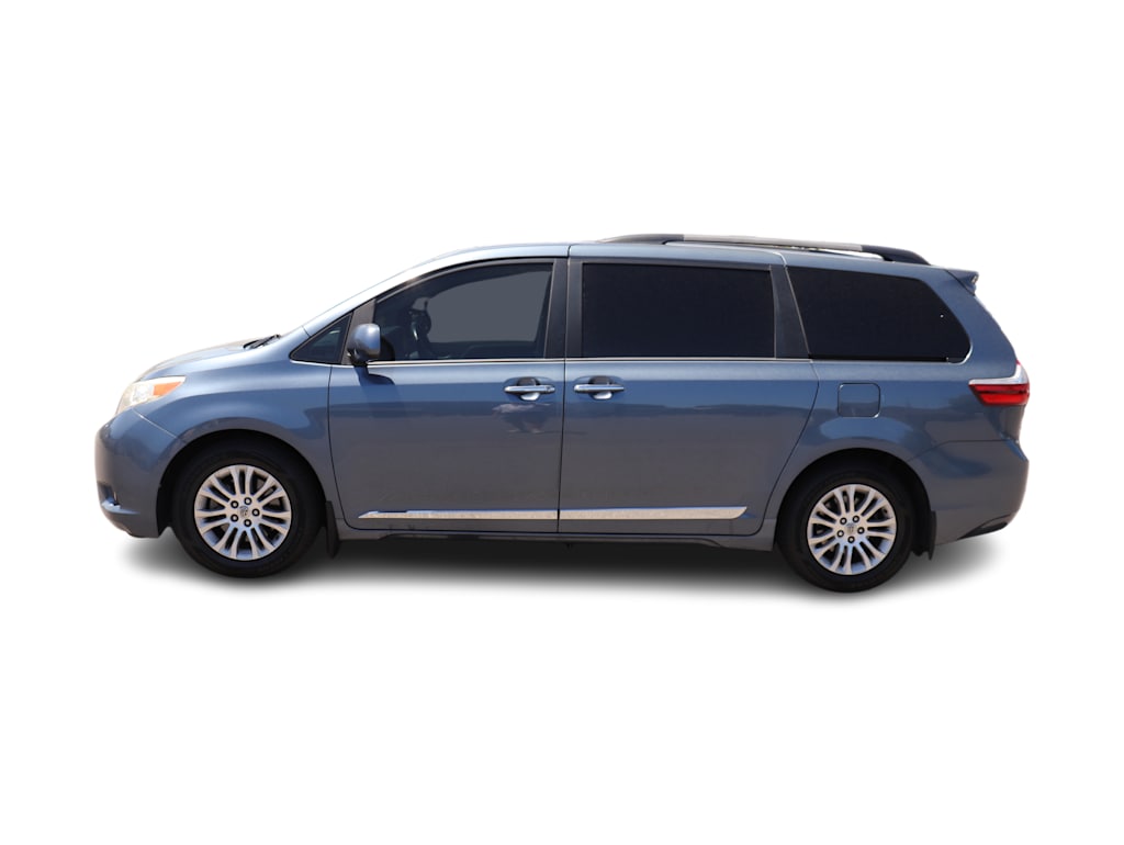 Thumbnail: 2015 Toyota Sienna - 3
