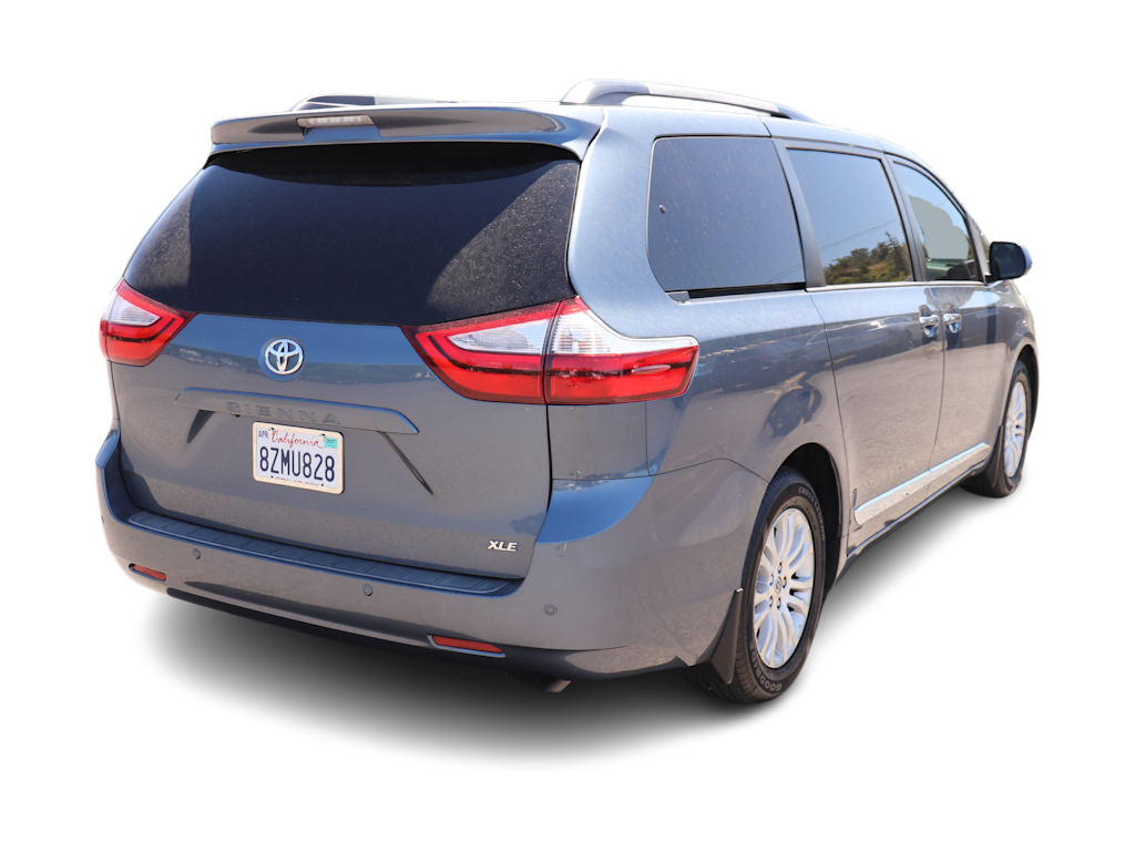 Thumbnail: 2015 Toyota Sienna - 11