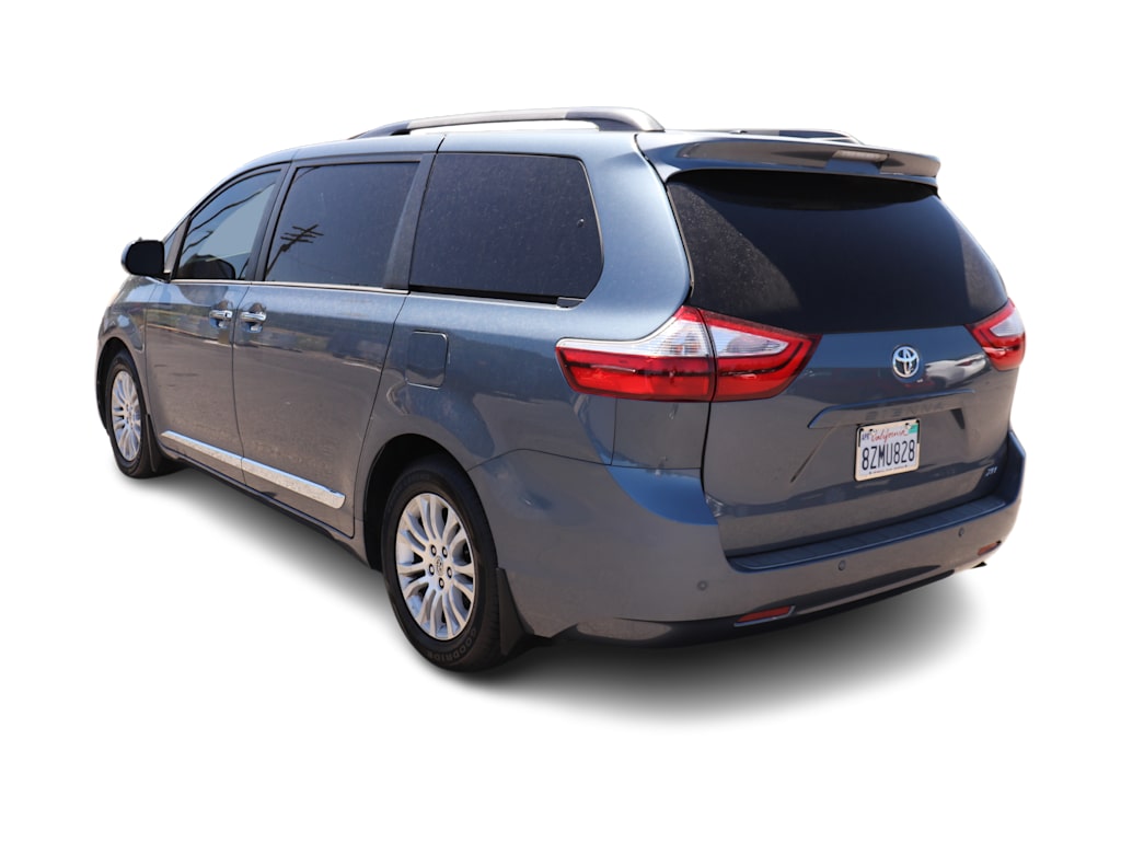 Thumbnail: 2015 Toyota Sienna - 4