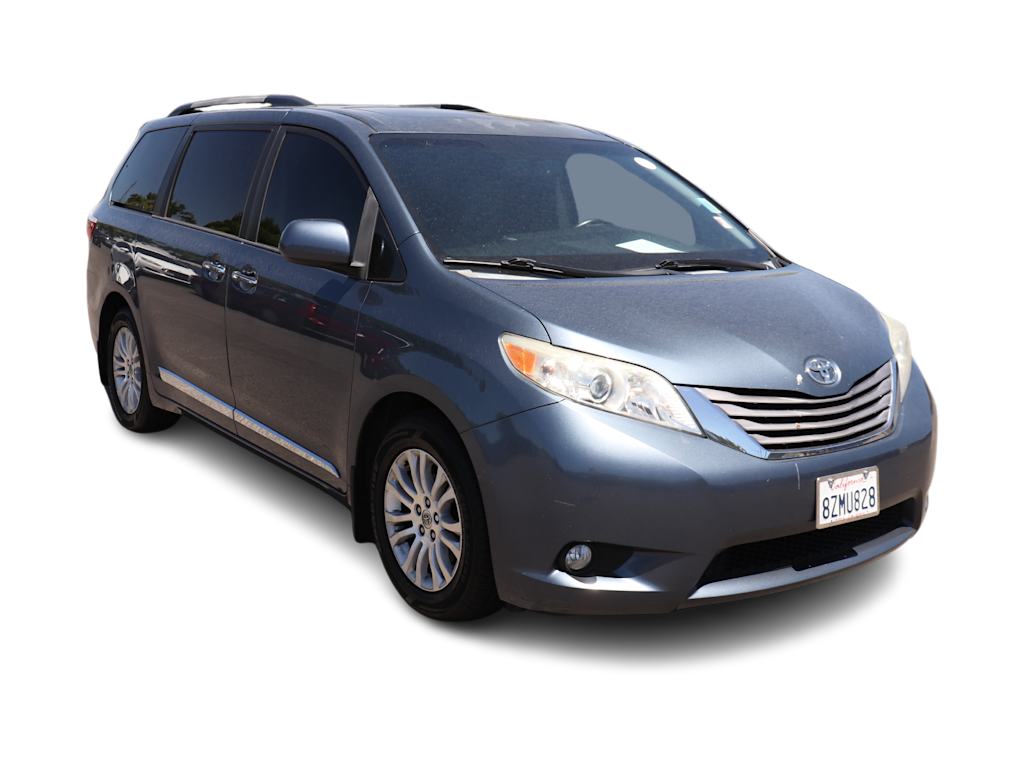 Thumbnail: 2015 Toyota Sienna - 9