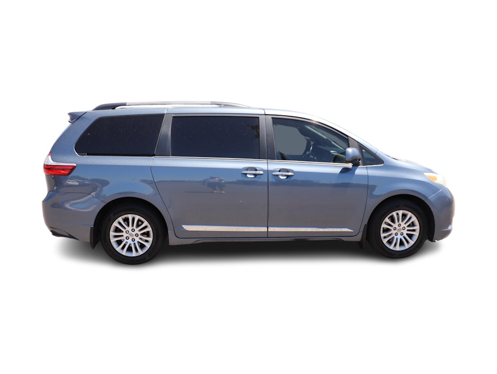 Thumbnail: 2015 Toyota Sienna - 10