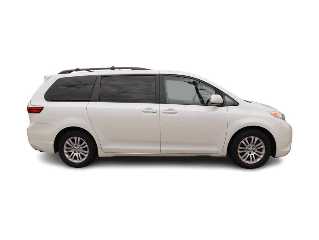 Thumbnail: 2015 Toyota Sienna - 10