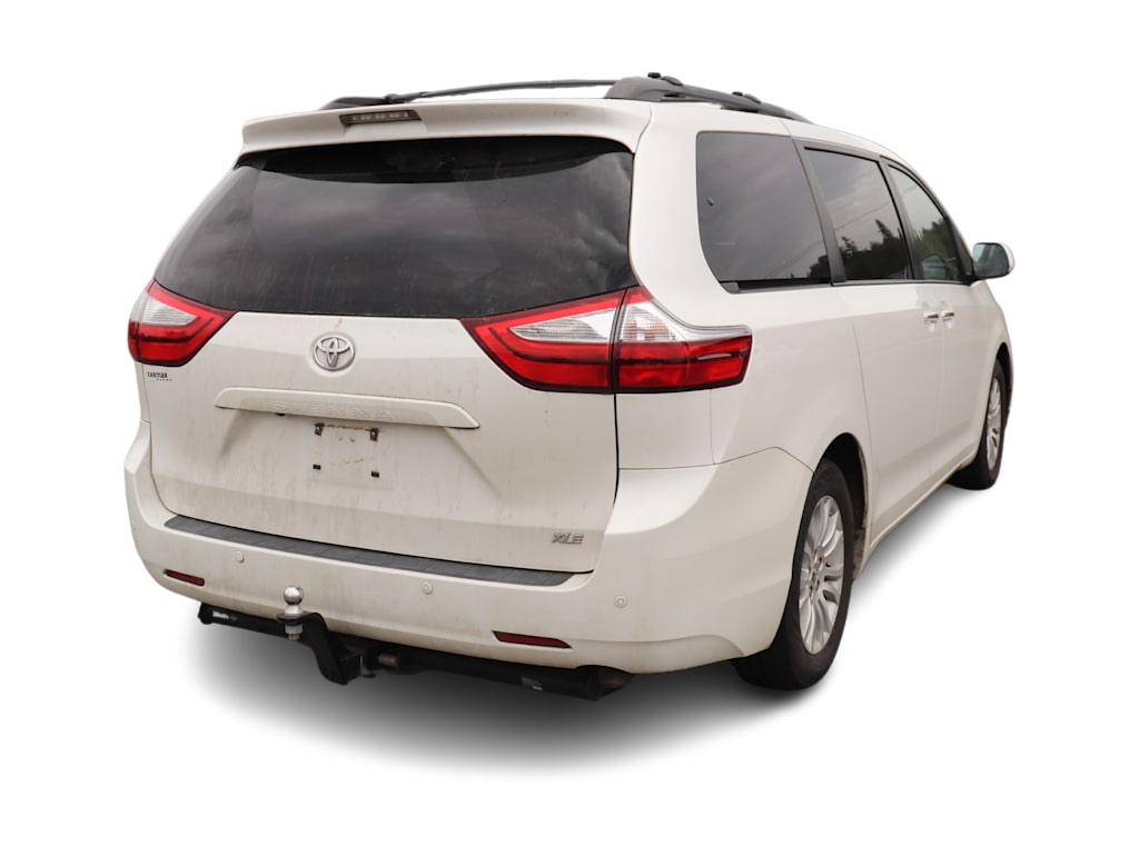 Thumbnail: 2015 Toyota Sienna - 11