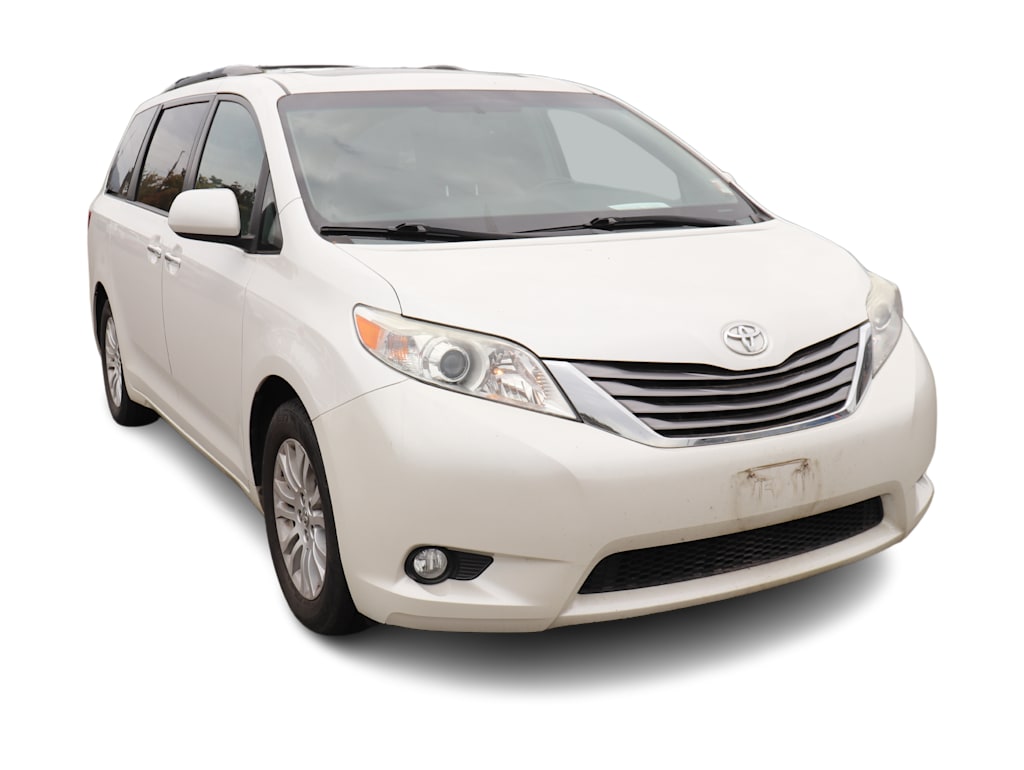 Thumbnail: 2015 Toyota Sienna - 9