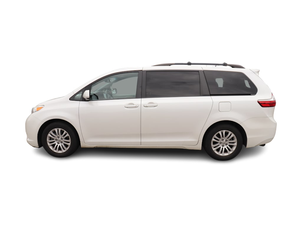 Thumbnail: 2015 Toyota Sienna - 3