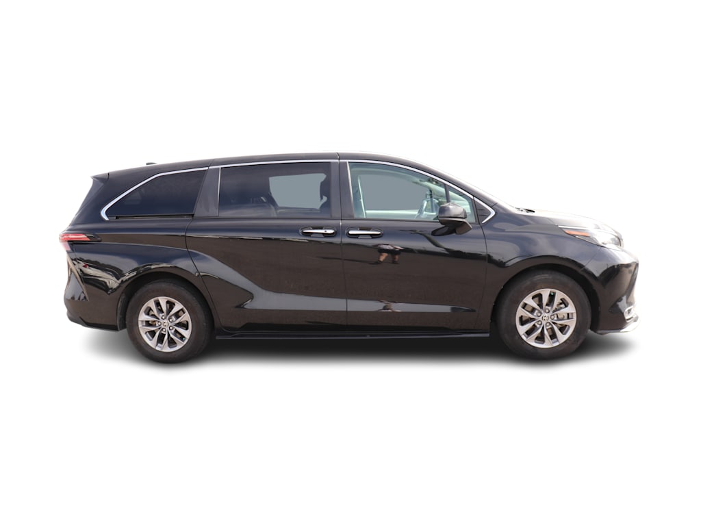 Thumbnail: 2022 Toyota Sienna - 10