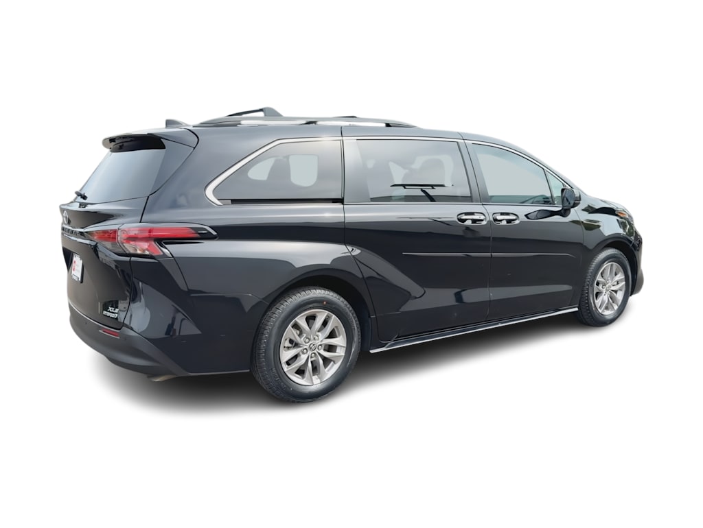 Thumbnail: 2022 Toyota Sienna - 5