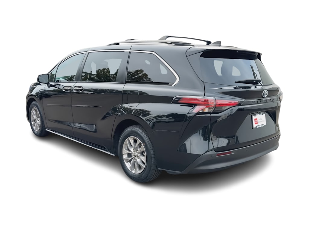 Thumbnail: 2022 Toyota Sienna - 4