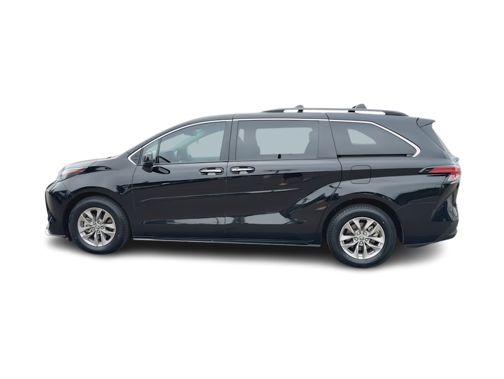 Thumbnail: 2022 Toyota Sienna - 3