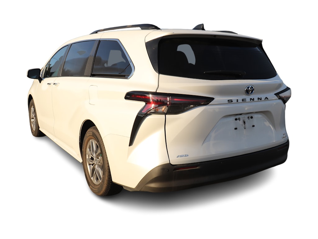 Thumbnail: 2023 Toyota Sienna - 4