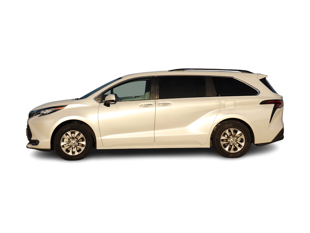 Thumbnail: 2023 Toyota Sienna - 3