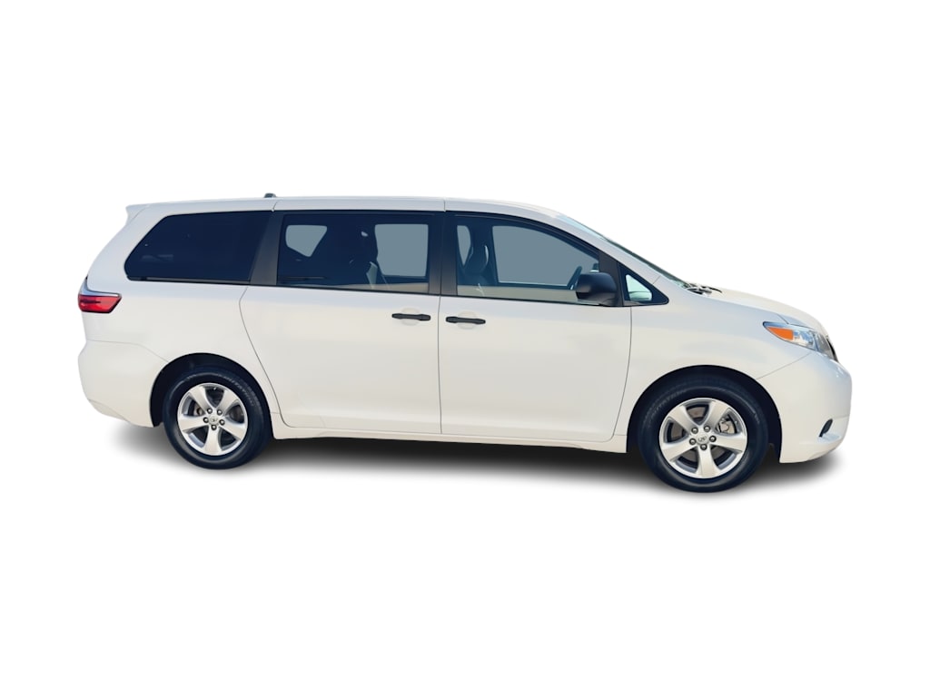 Thumbnail: 2015 Toyota Sienna - 24