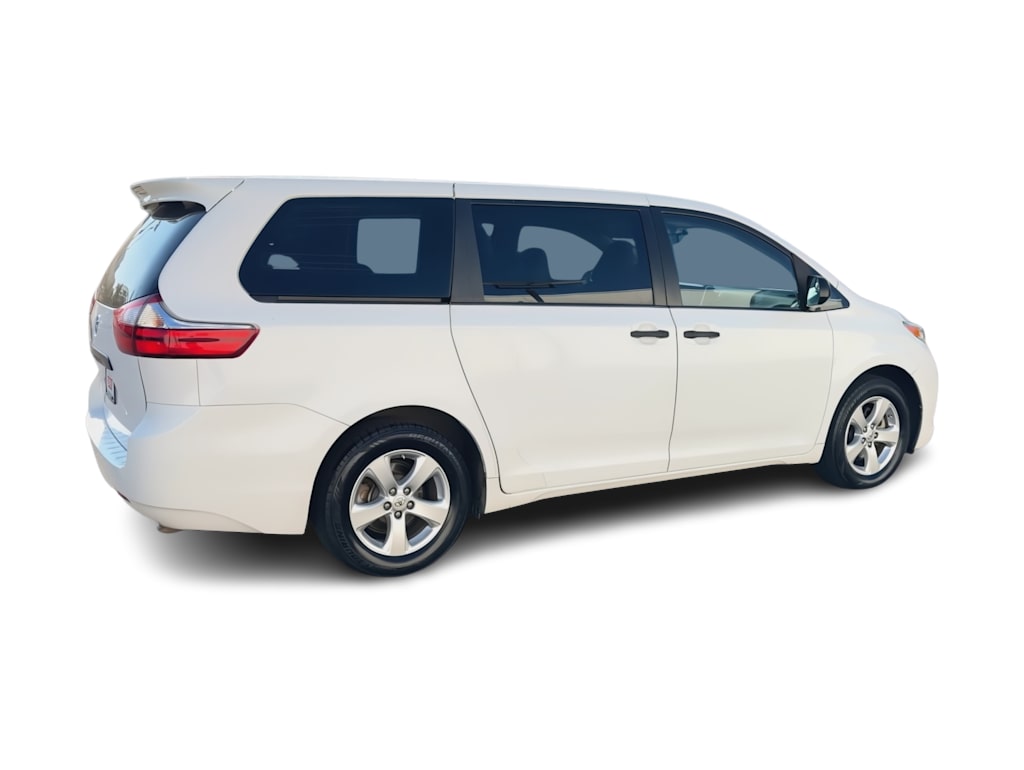 Thumbnail: 2015 Toyota Sienna - 23