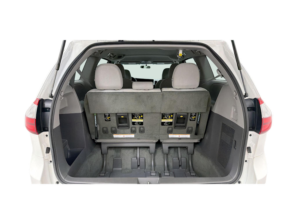 Thumbnail: 2015 Toyota Sienna - 18